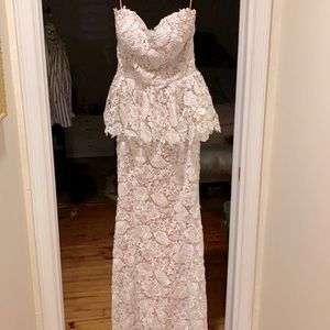 Gown, lace over nude lining, elegant!